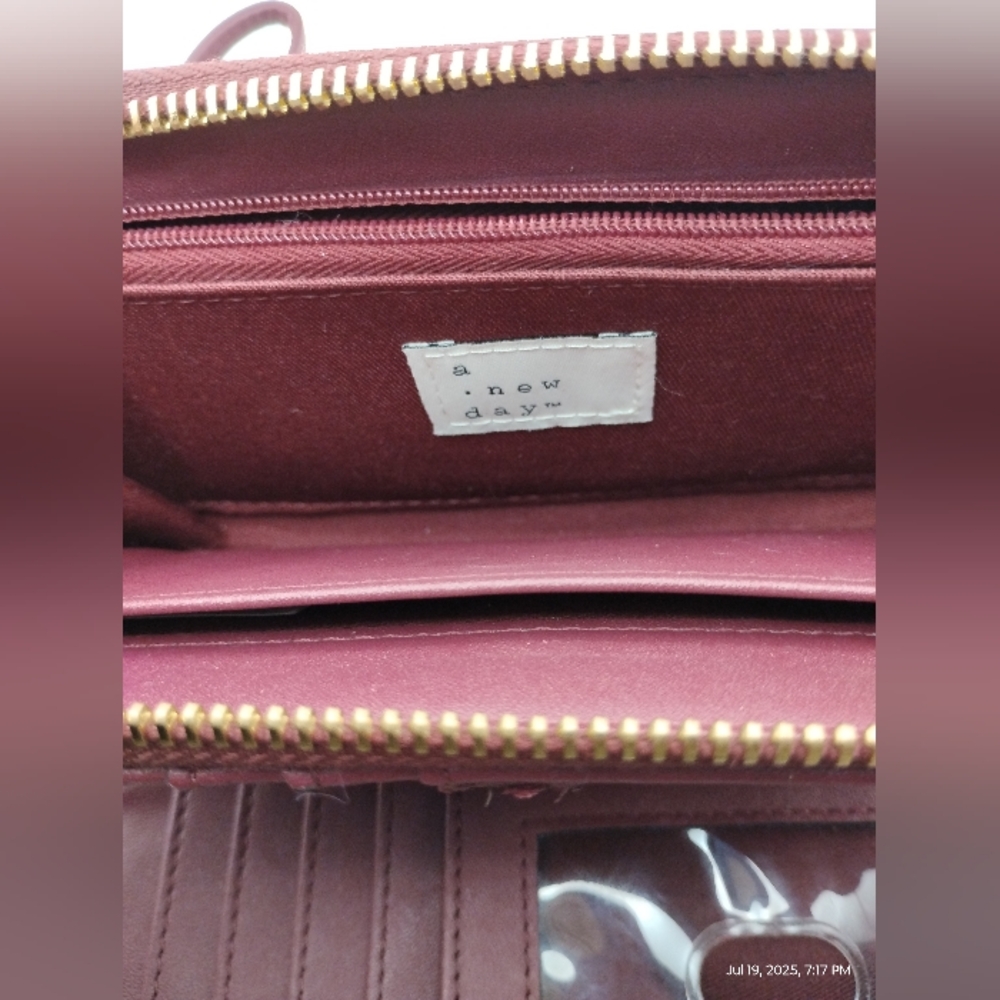 A New Day Elegant Floral Women's Wristlet 🎁 - Picture 5 of 5